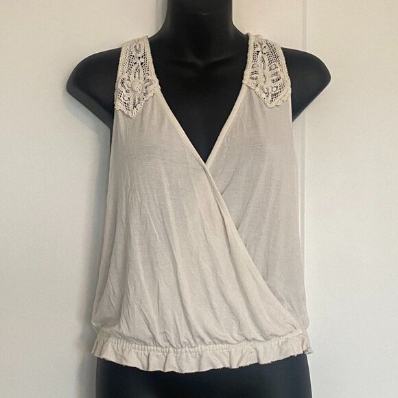 2/$15 American Eagle Outfitters White Eyelet V-Neck Tie-Back Top Size Small - Picture 1 of 6